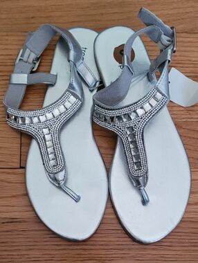 Tropical Escape Silver Jeweled T-Strap Sandals- NEW w/Tags- Size: 7/8